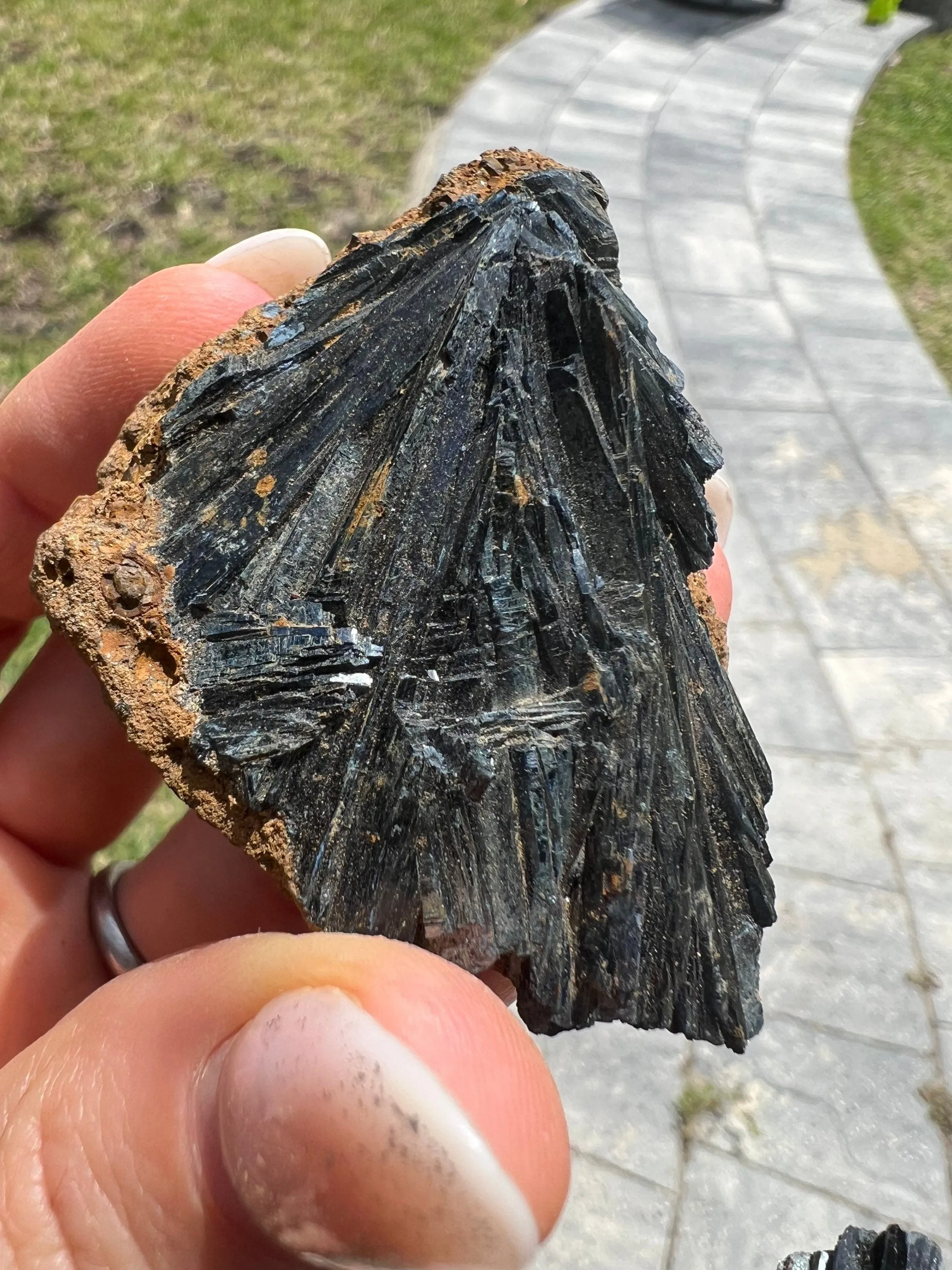 2 natural Vivianite clusters. Total weight 150grams