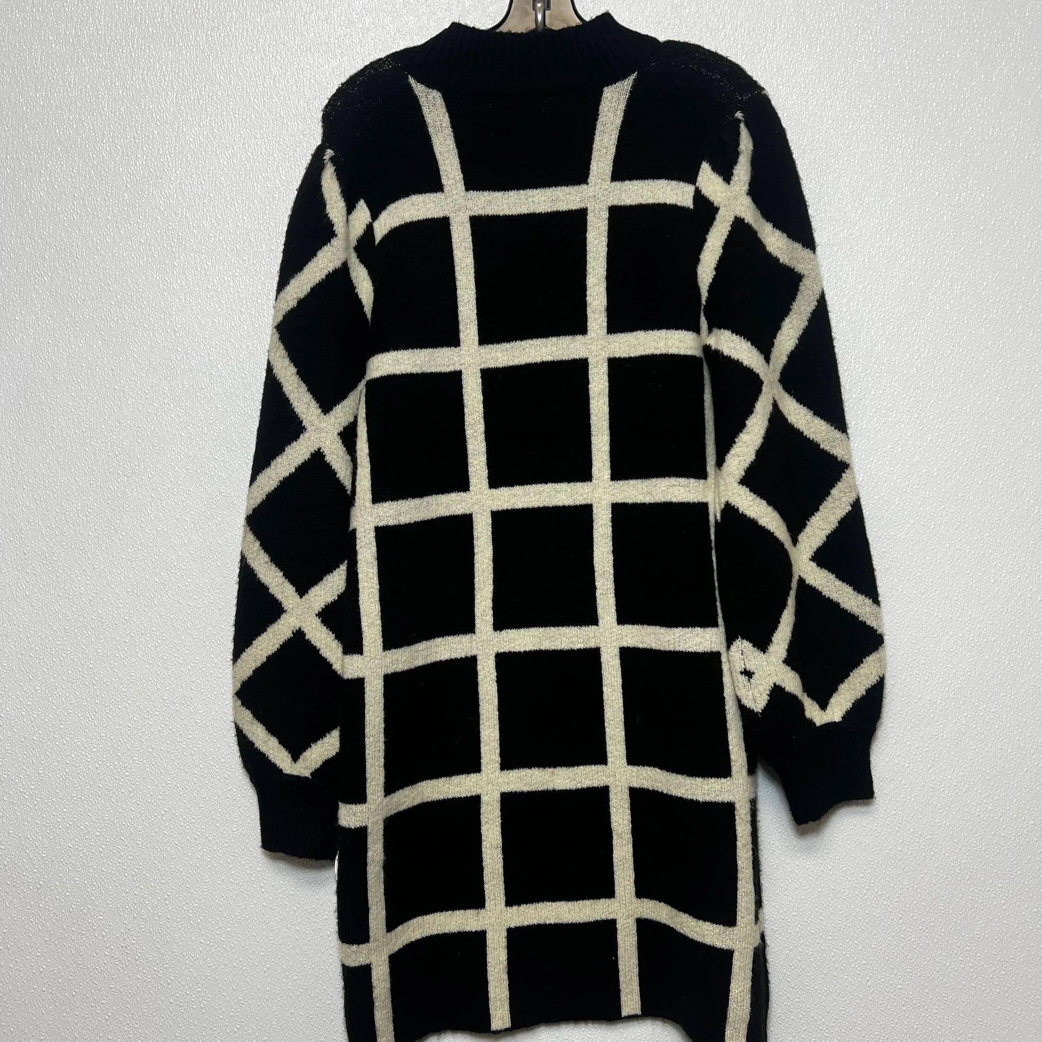 Dress Sweater By Clothes Mentor In Checked, Size: M