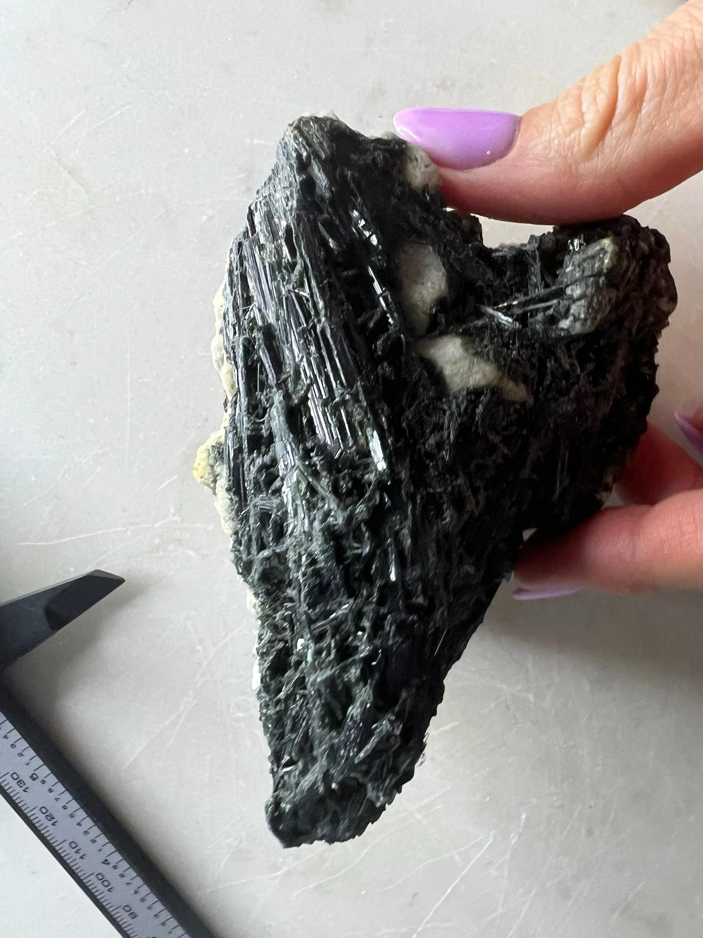 Epidote crystal 360 grans