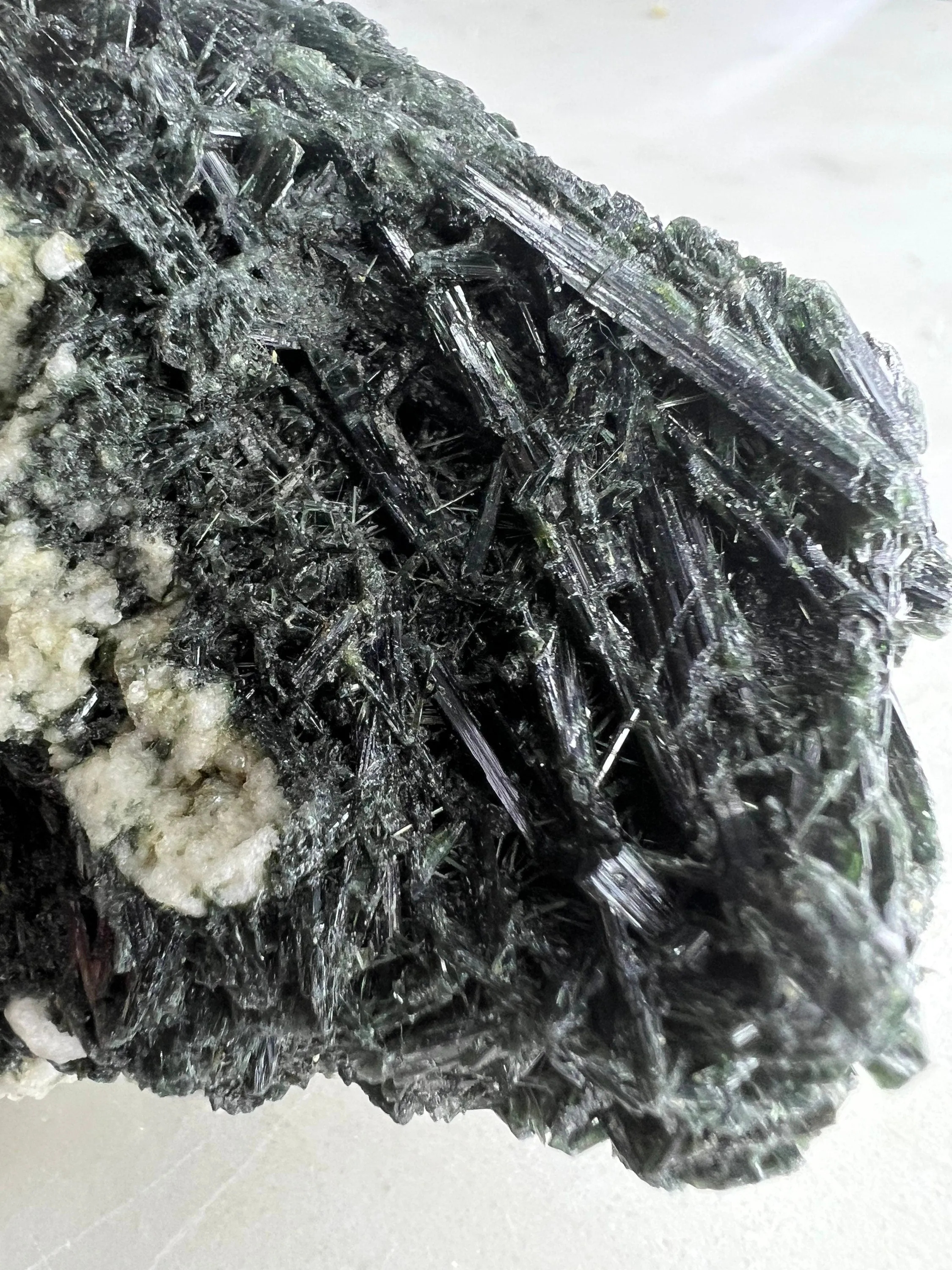 Epidote crystal 360 grans