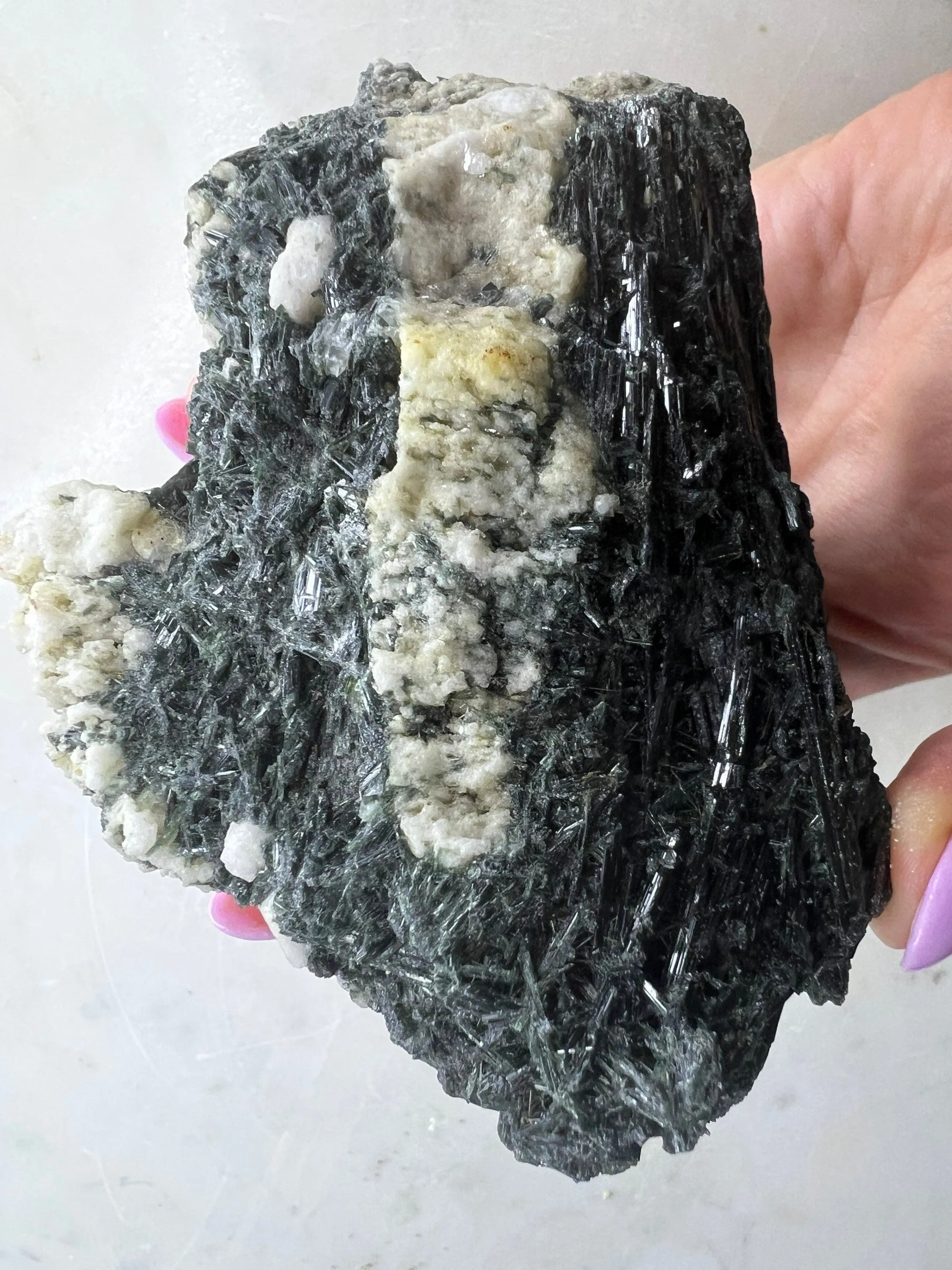 Epidote crystal 360 grans