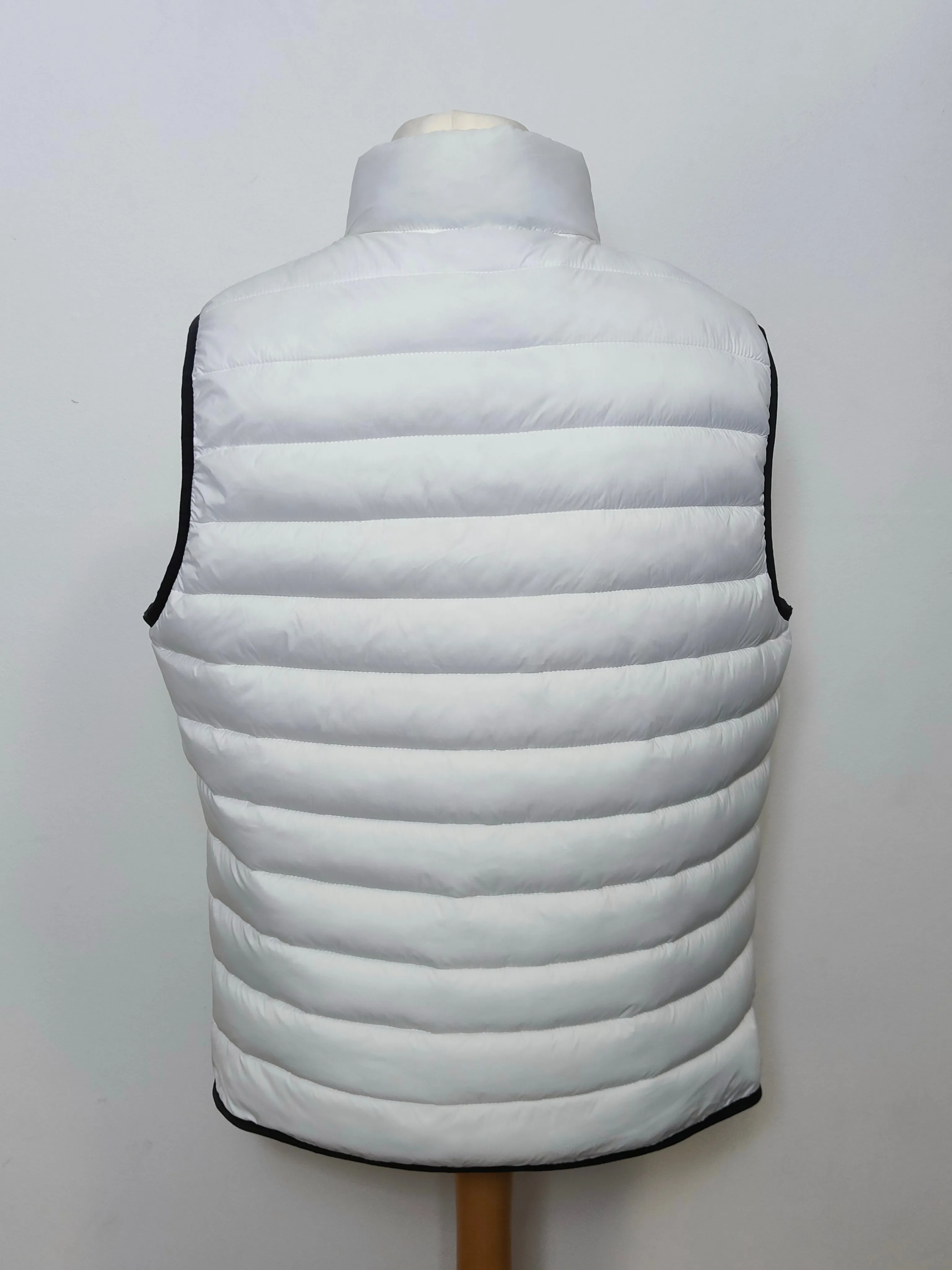 Hollister icon logo lightweight puffer gilet in white L