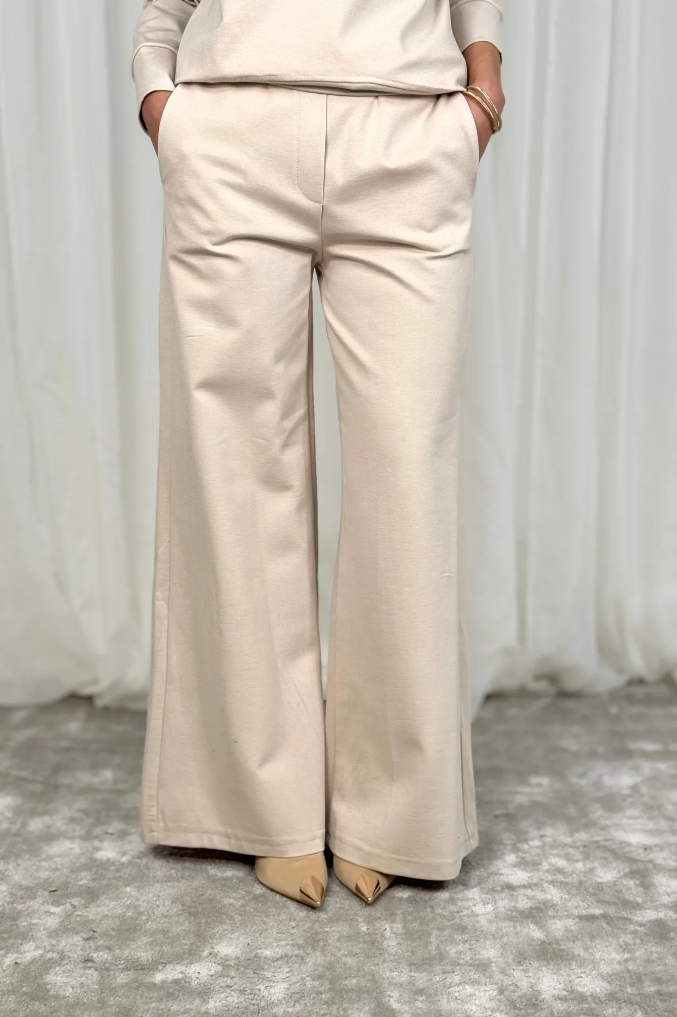 Pia Wide Leg Trousers In Neutral