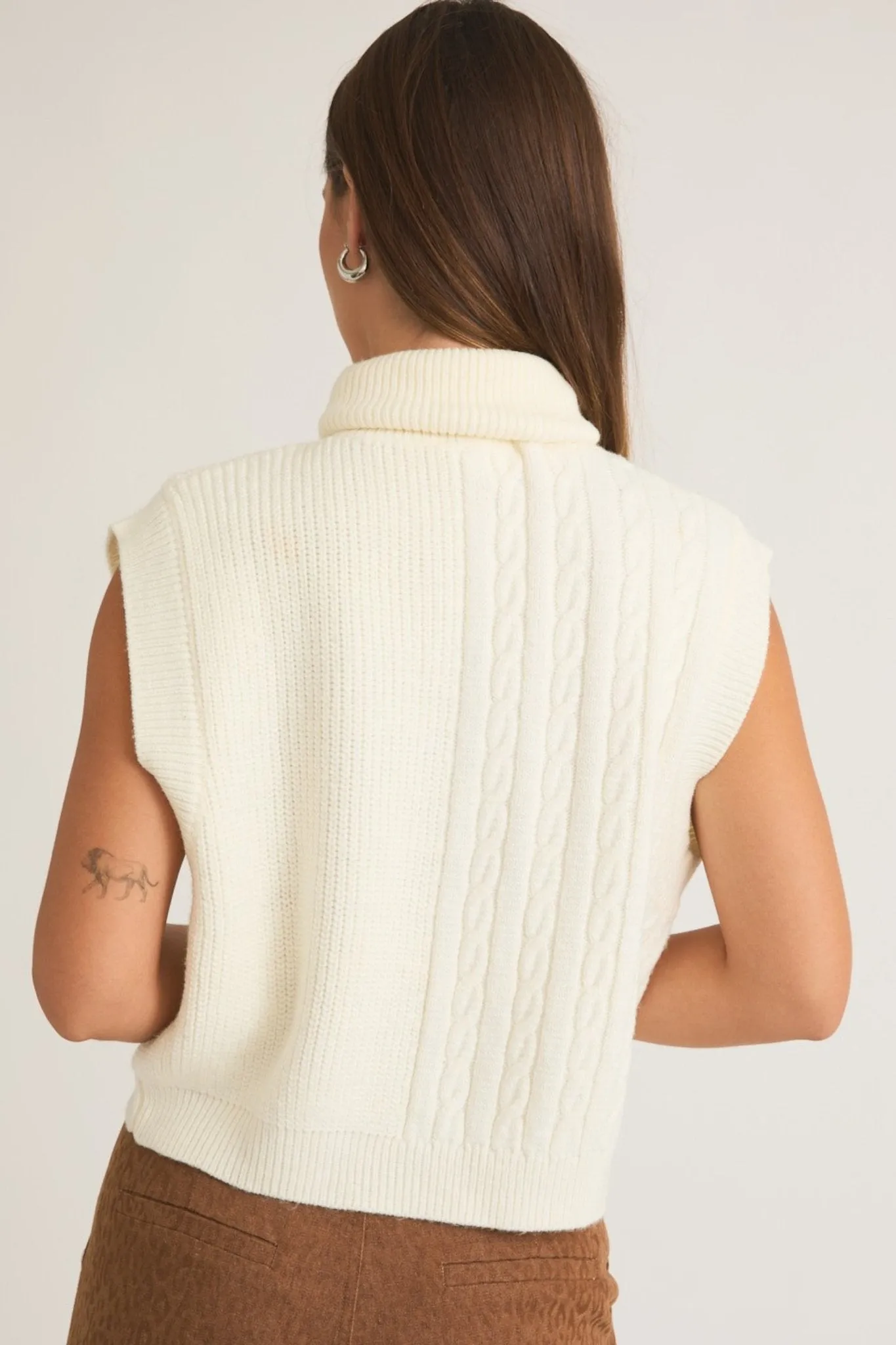 Turtle neck sweater in White