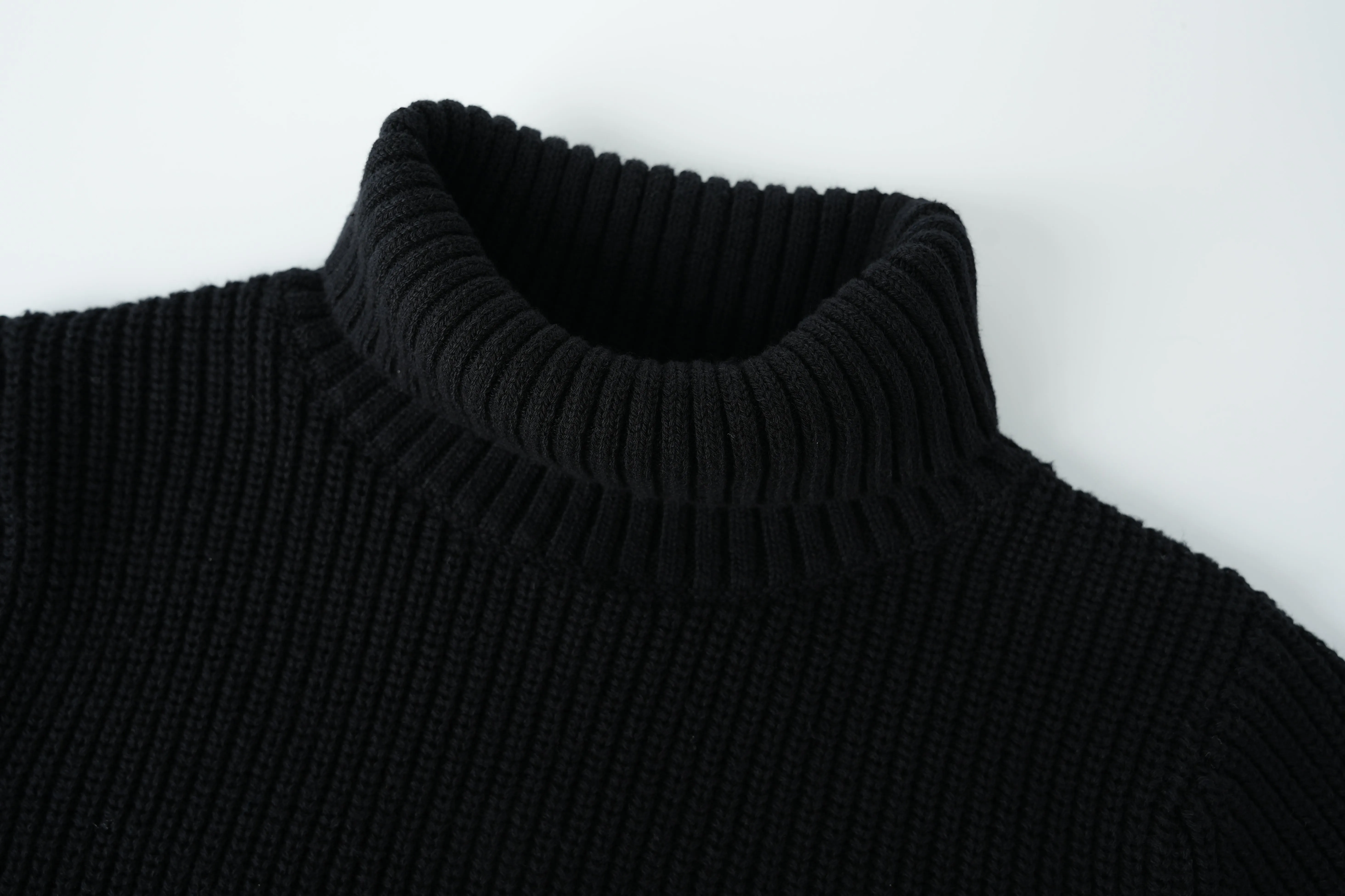 turtleneck sweater - black